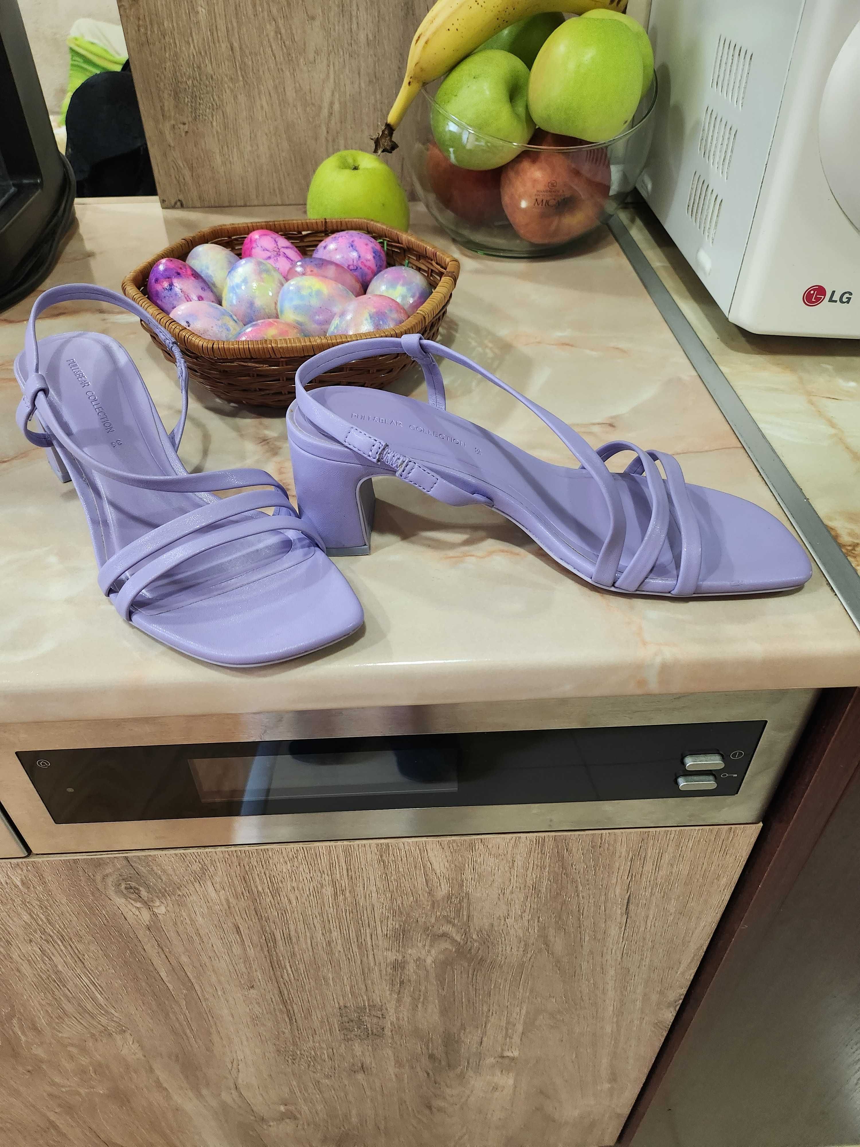 Дамски сандали в бледо лилав цвят
