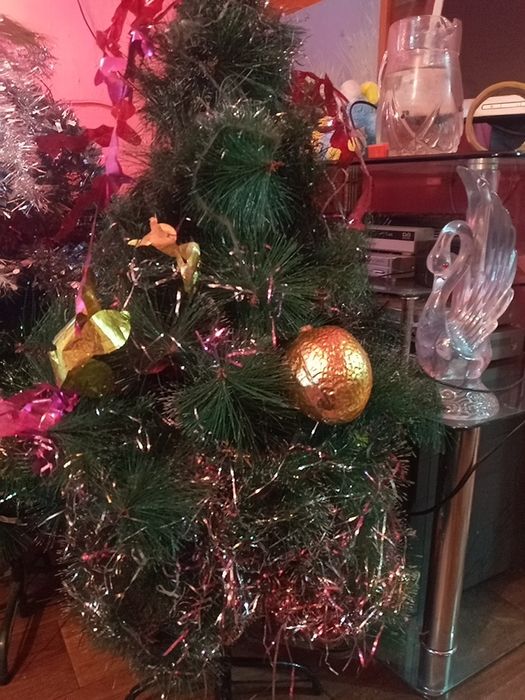 Продам ёлка в хорошем состоянии длина. ёлки метр