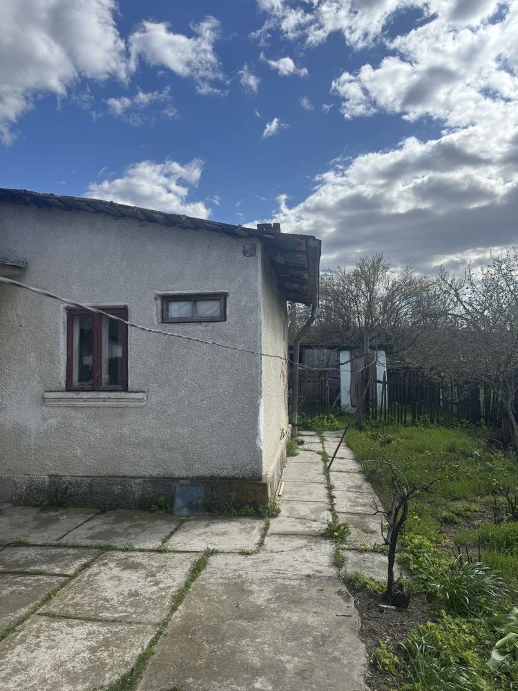 Vand casa in Strehaia 2500 de mp teren intravilan