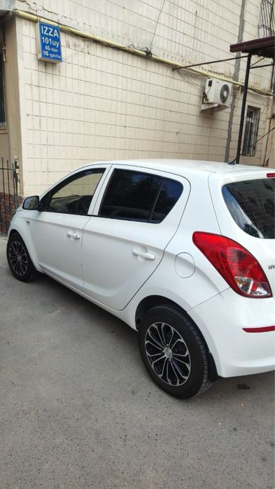 hyuindai i20 holati yaxshi realni oladiganla tel qisin