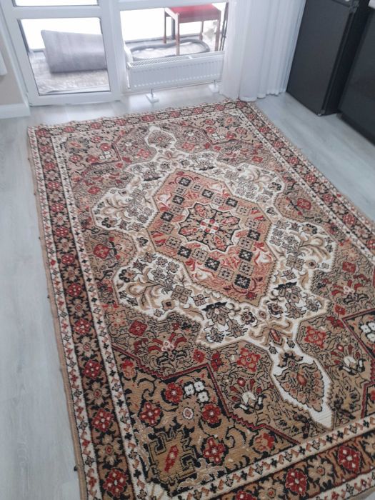 Продаются шерстяные отлич качества ковры, пр-во СССР, б/у – 2 единицы.