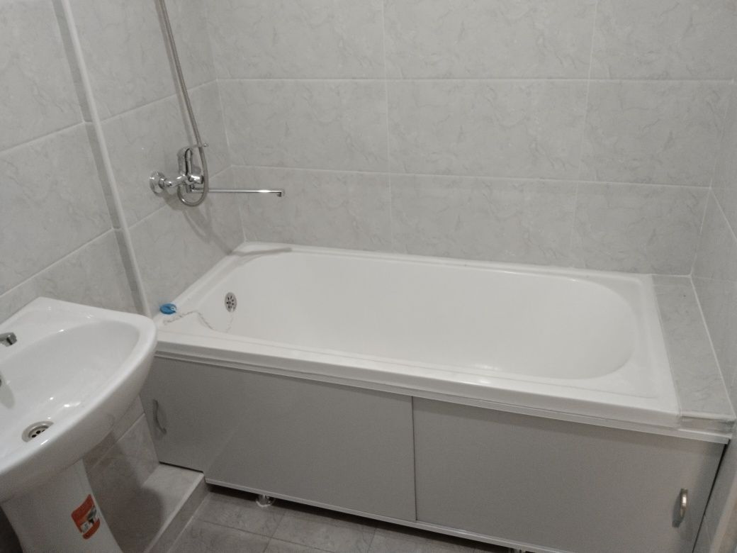 Bez makler Green Park ul. Maxtumquli 2 xonali uy sotiladi