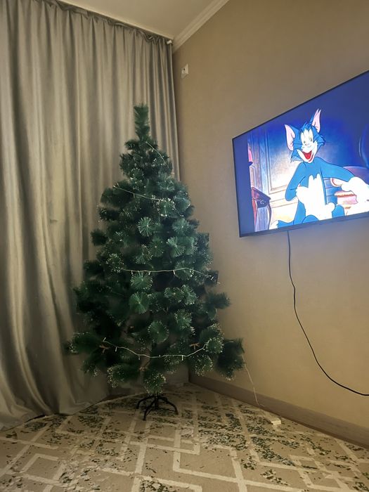 Ёлка с инеем продам