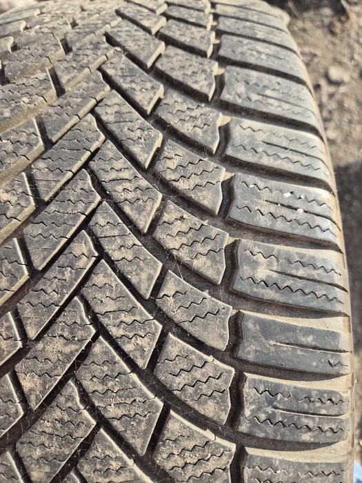 Anvelope de iarna 225 45 18