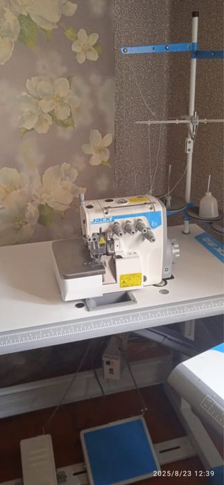 Продам оверлок новый
