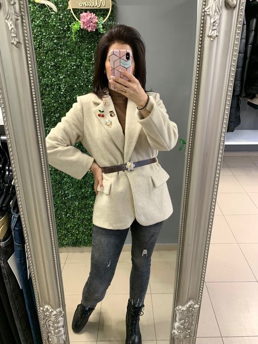 Прекрасни зимни сака/палта с брошки и колан бижу