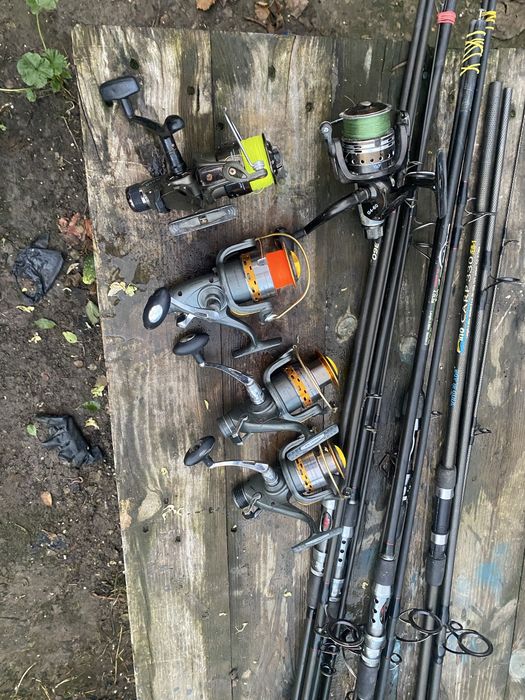 Lansete pescuit cu mulinete 5 bucati