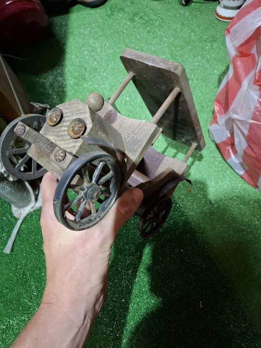 Стара количка дърво с метал