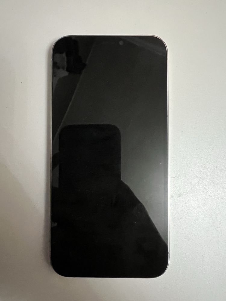 Iphone 12 pro rangi oq