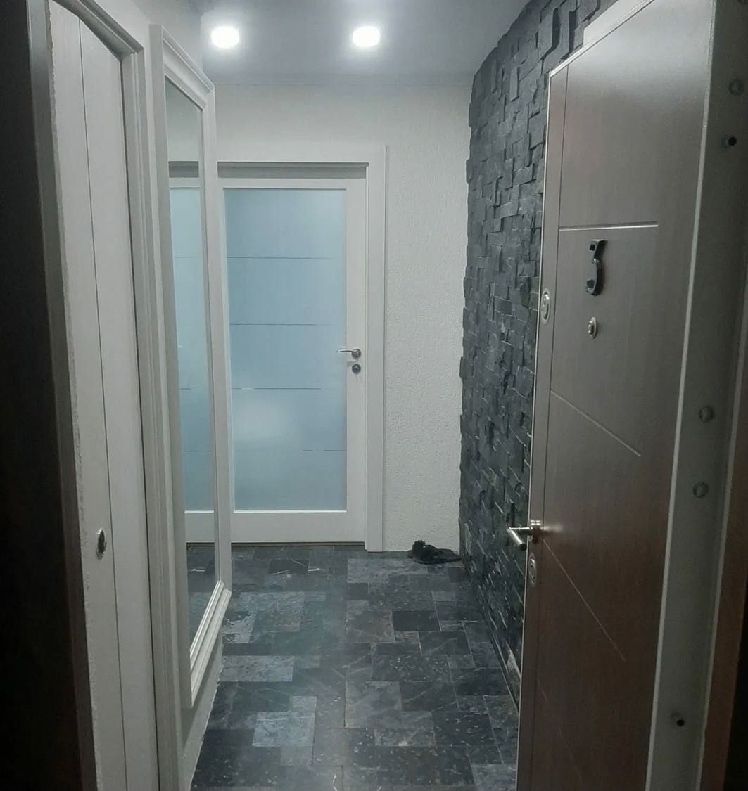 Vând apartament cu două camere  Irb Bârlad