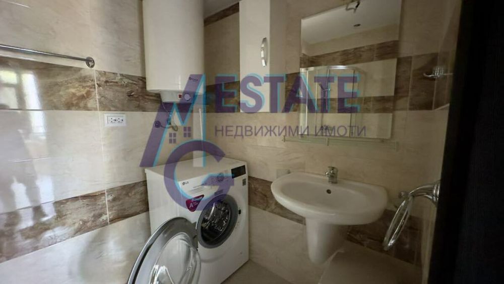 Просторен и светъл двустаен апартамент с югоизточно изложение в