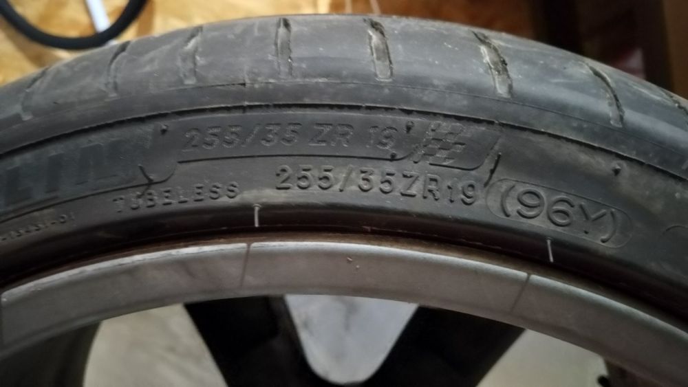 Vând 3 buc. Anvelope MICHELIN 255 / 35 ZR / R19