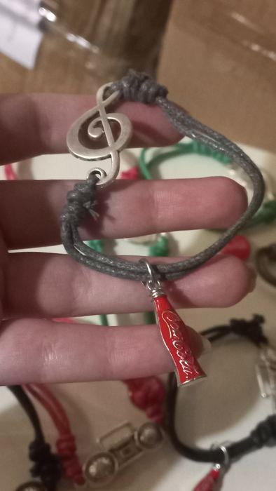 Гривни на кока кола