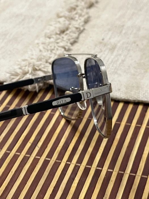 Ochelari de soare dita