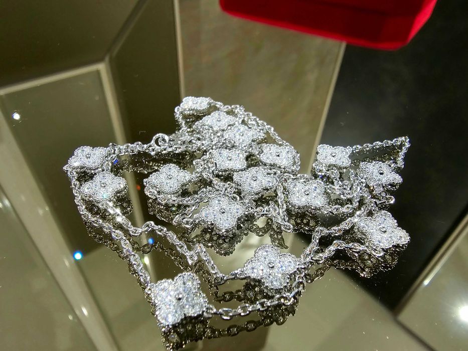 Van Cleef & Arpels VCA Silver 16 Diamond Sweet Alhambra Дамско Колие