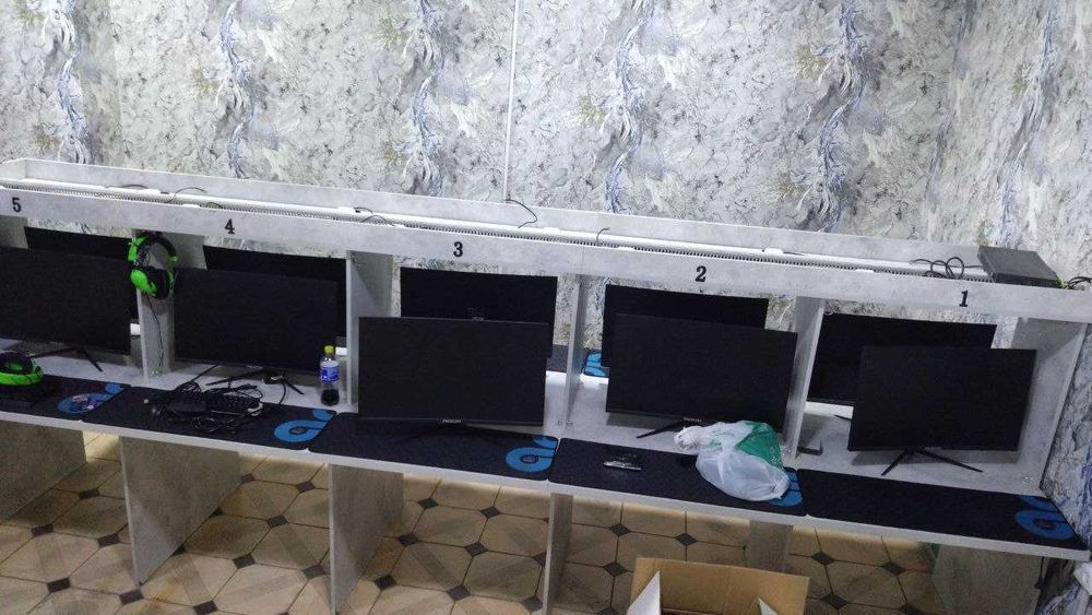 Мебель для компьютерного клуба