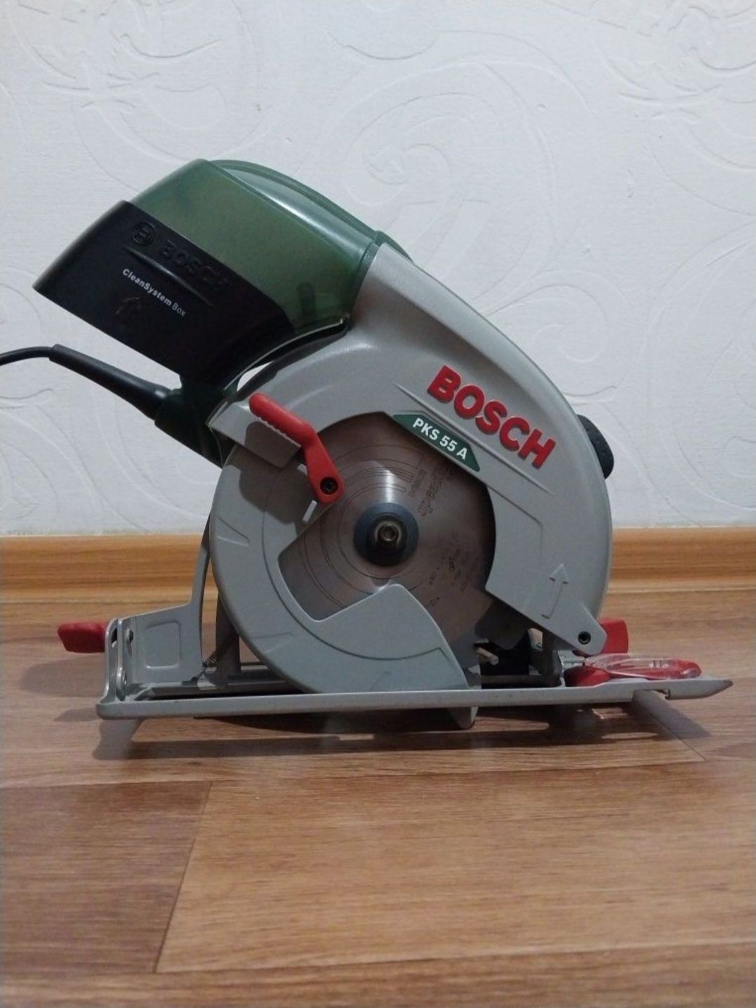 Продам циркулярную пилу BOSCH