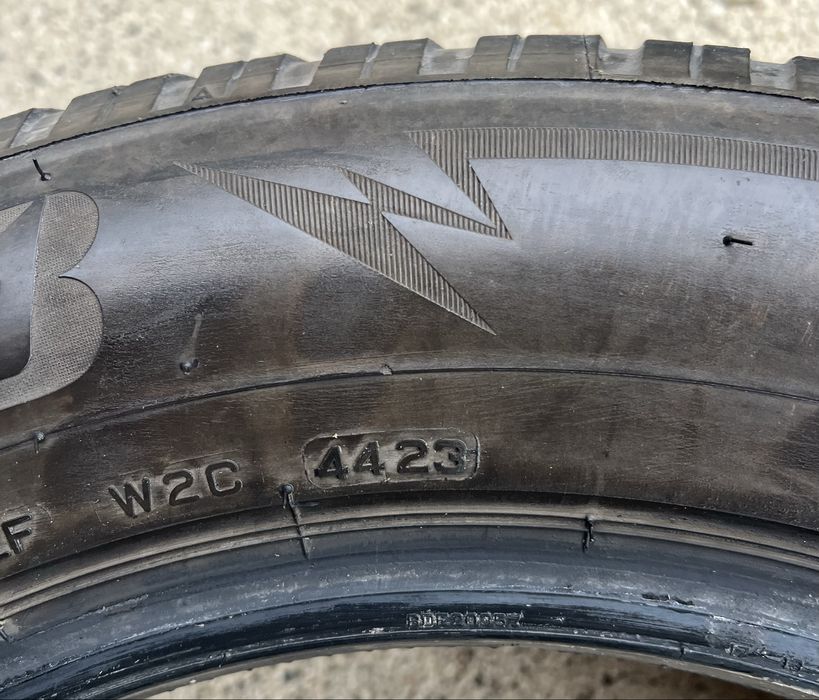 Vand anvelope de iarna Bridgestone 215/65/17