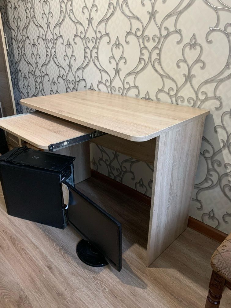 Продается шкаф со столом для компьютера