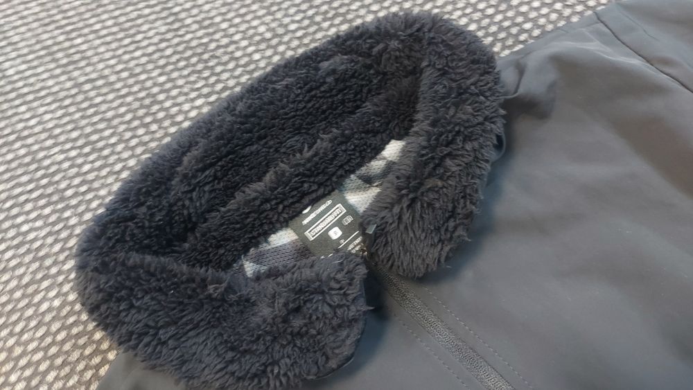 Nike shield яке ветровка S размер  дамско