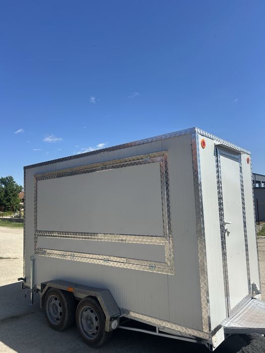 Изрботвам Каравани и търговски фургони за бързо хранене