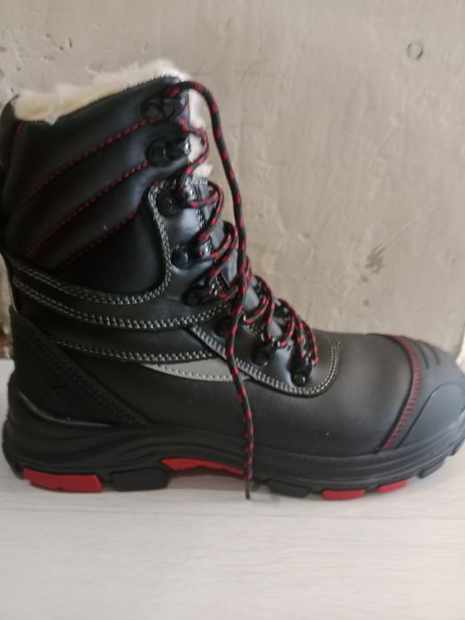 Ботинки зимние продам