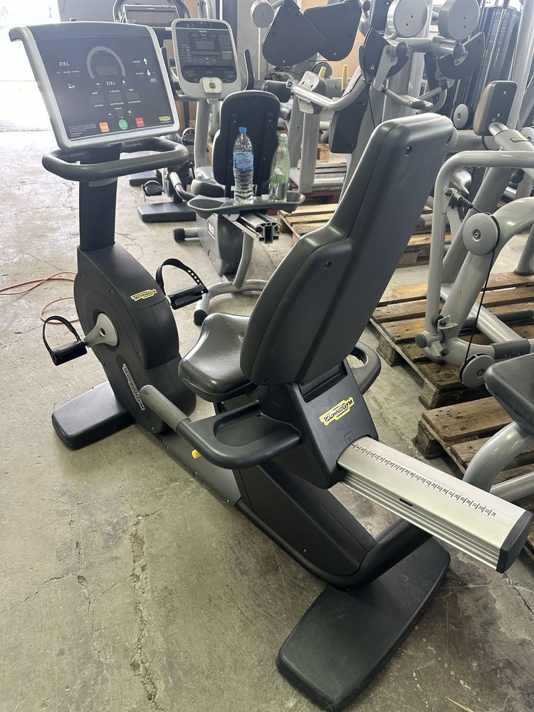 Technogym excite recumbent bike - Топ състояние