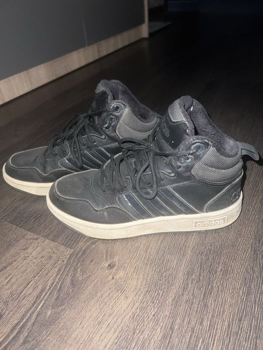 Продам детские ботинки