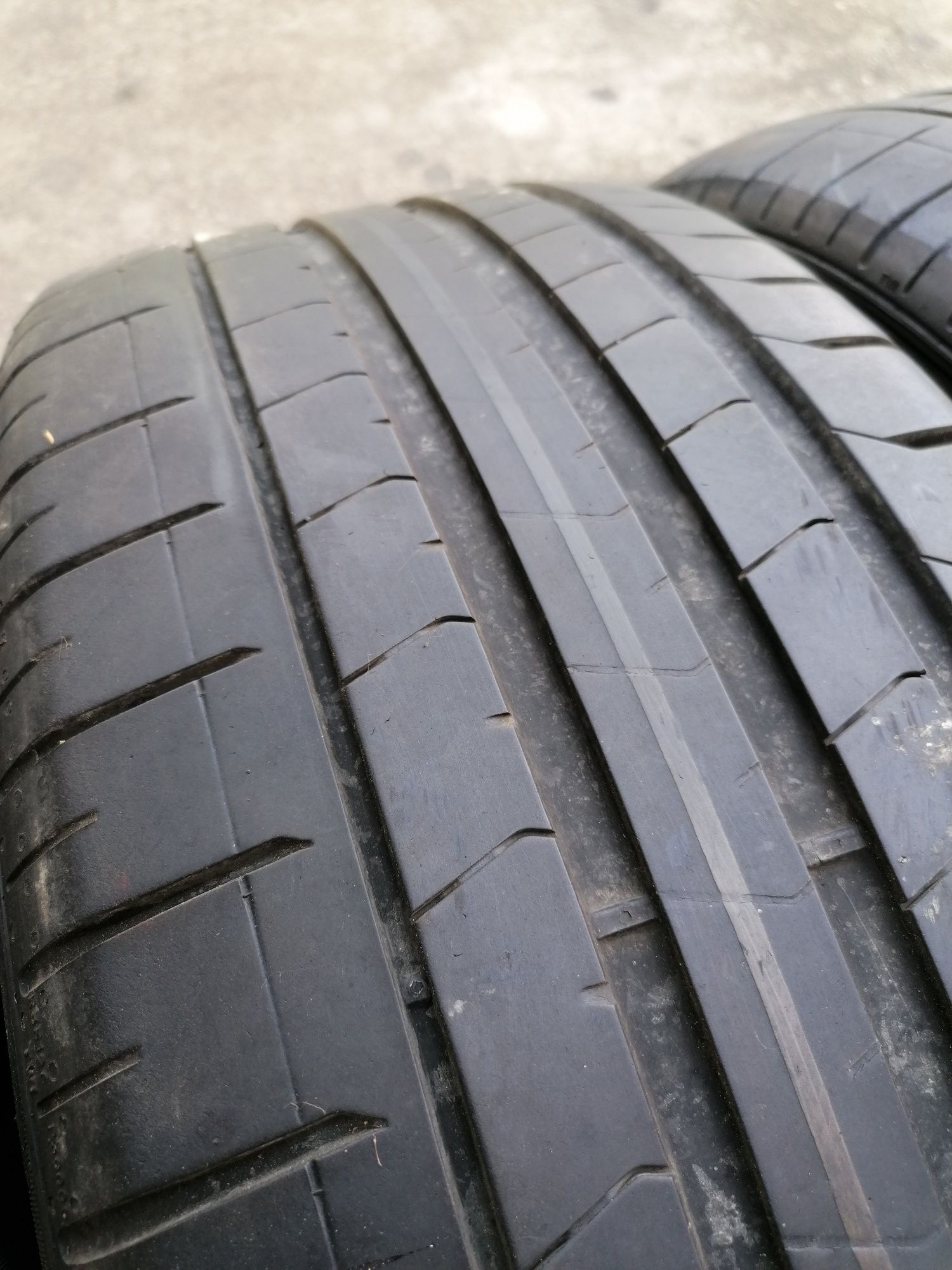 Vând 4 anvelope vară pirelli 245.45.20