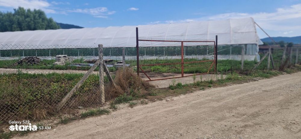 Teren cu izvor sat Lesnic 2.600mp cu sere de 800mp