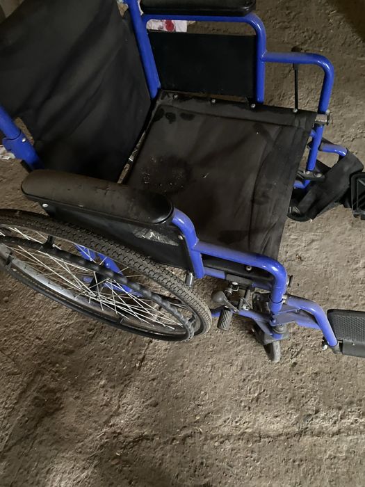 Продаетсья инвалидная коляска срочна