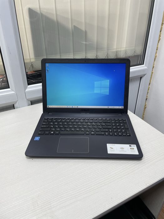 Ноутбук ASUS новый состояние быстрый  ОЗУ 4 SSD 128gb