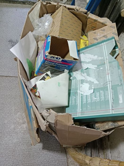 Макулатура, пластик продаётся