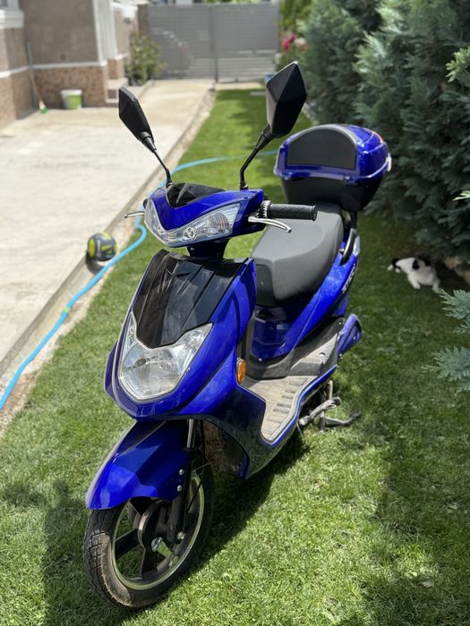 Vand scuter electric fara permis