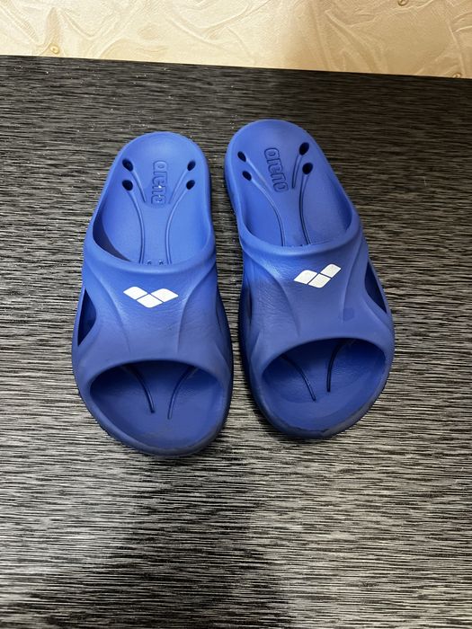 Шлепанцы Arena.