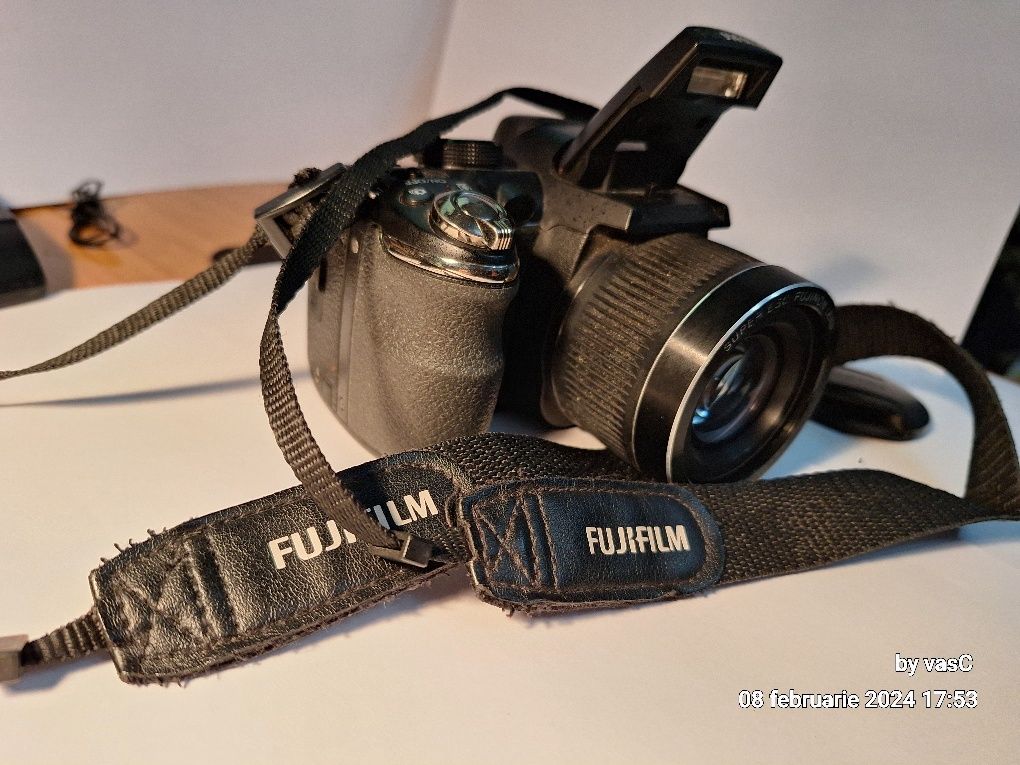 Fujifilm FinePix S3400 Negru 14MP, 28X