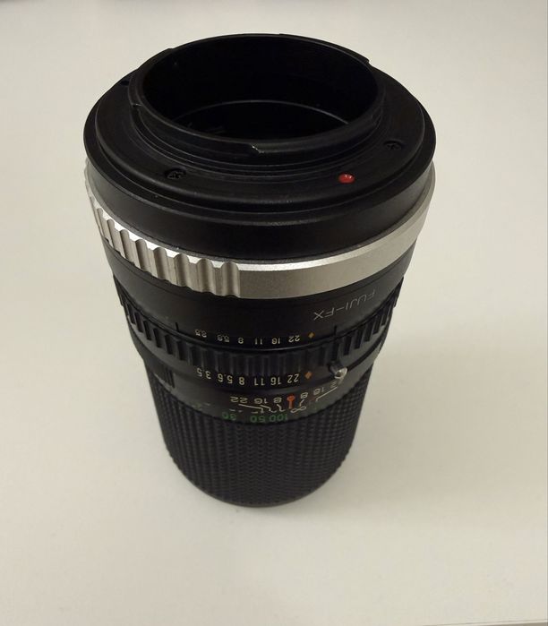 Obiectiv fujinon 135 mm f1: 3.5  este un teleobictiv fujifilm