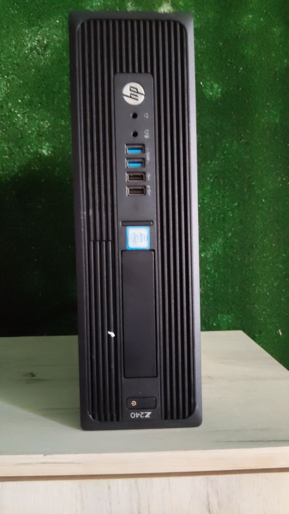 Продавам компютър Hp z240 sff workstation