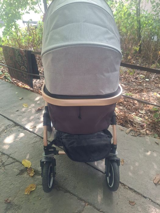 Детская коляска и микроволновка