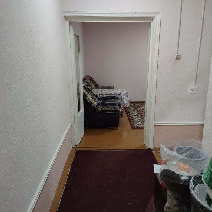 Sotiladi 1 xonalik uy-4 ch-mavze 17 dom 2 chi qavat 2 maktabni to‘gris