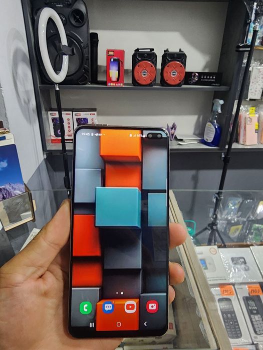 Samsung s10+ sotiladi