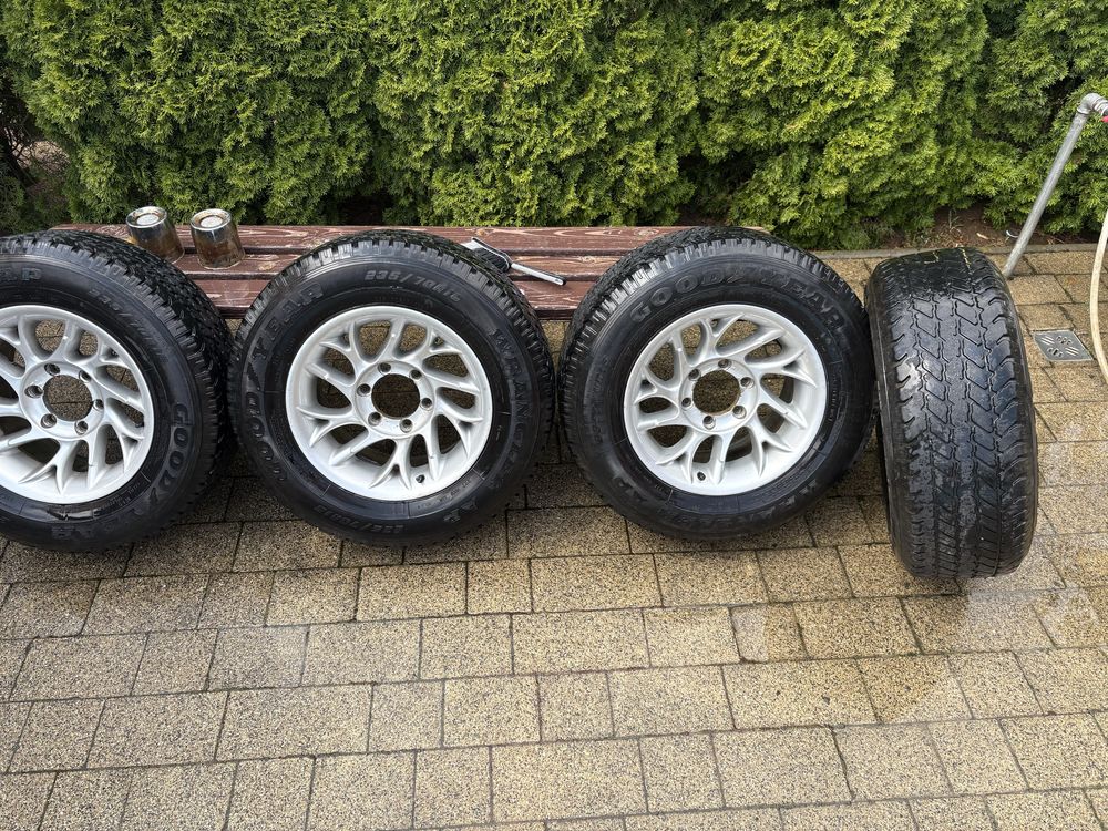 Vând set de jante cu anvelope 235/70r16