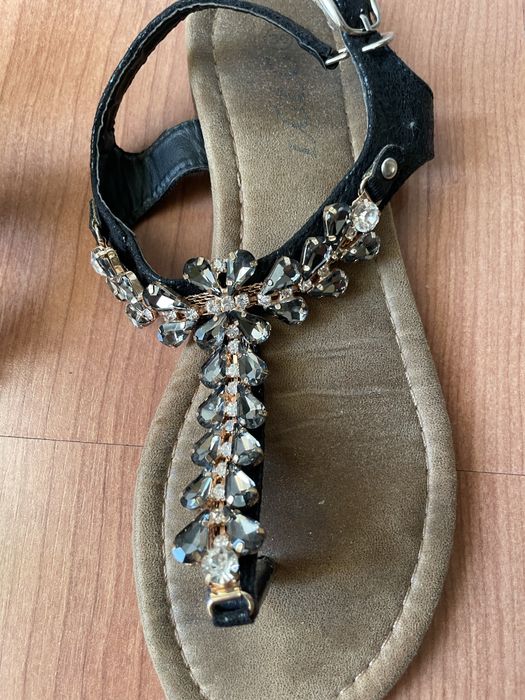 Sandale joase cu pietre