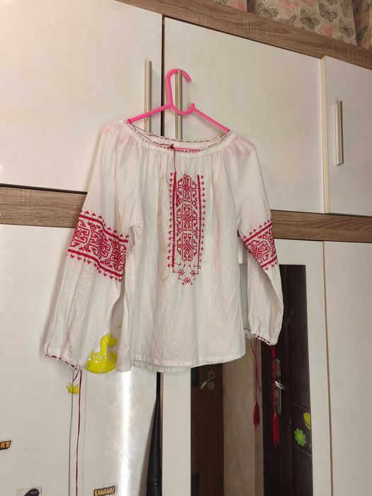 Ie roșu,fetițe,122-128(7/8ani)