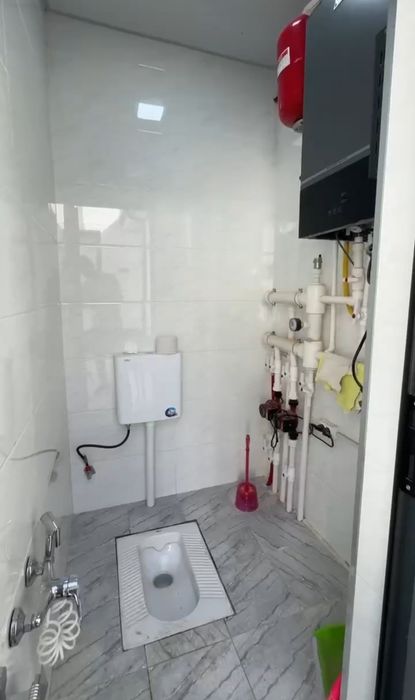 Uchastka sotiladi yengi toshmi tarafda