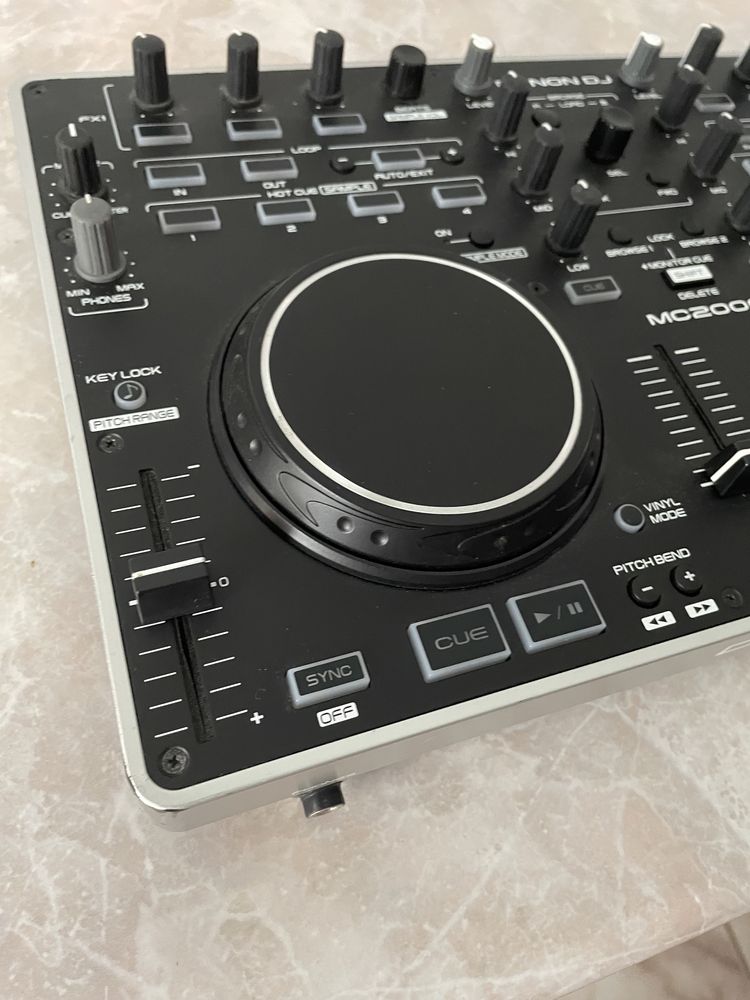 Consola DJ Denon MC2000