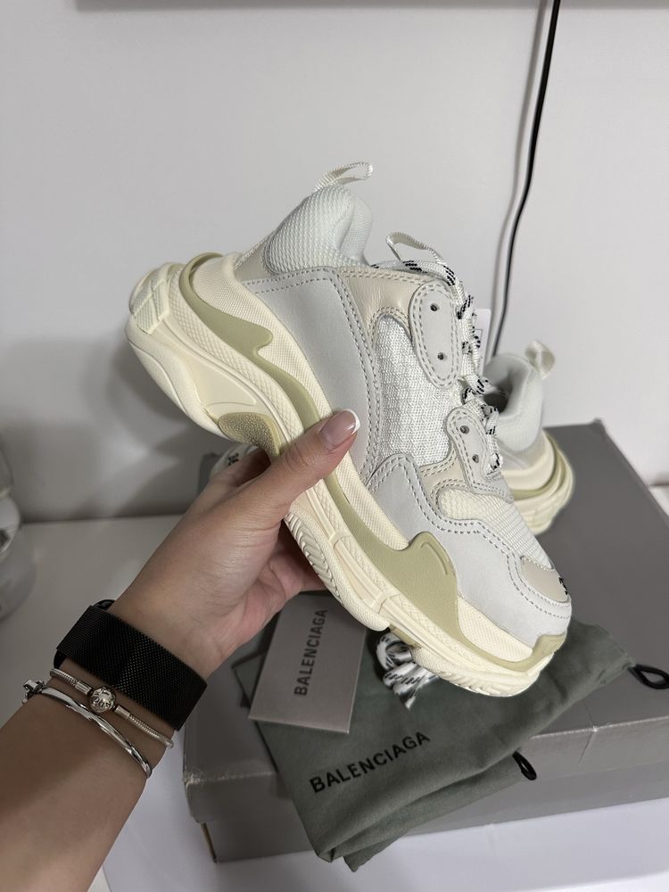 Balenciaga Triple S - best quality / IG: luxury.brands333