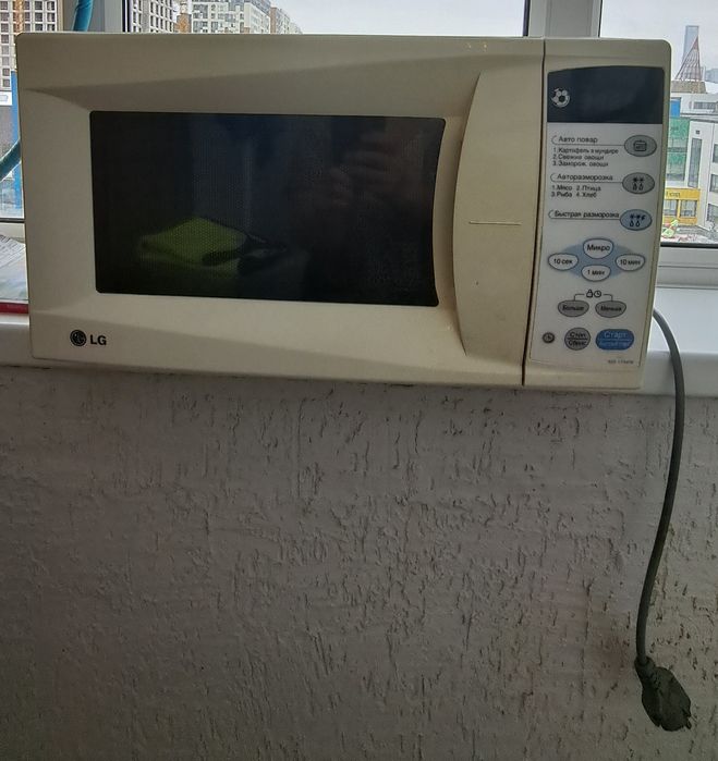 Продам Микроволновку LG