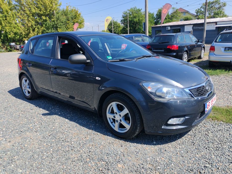KIA ceed 1.4 benzina 2011 cash sau rate