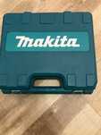 Акумулаторен винтоверт Makita D с 2 батерии 2 ah, зарядно и куфар
